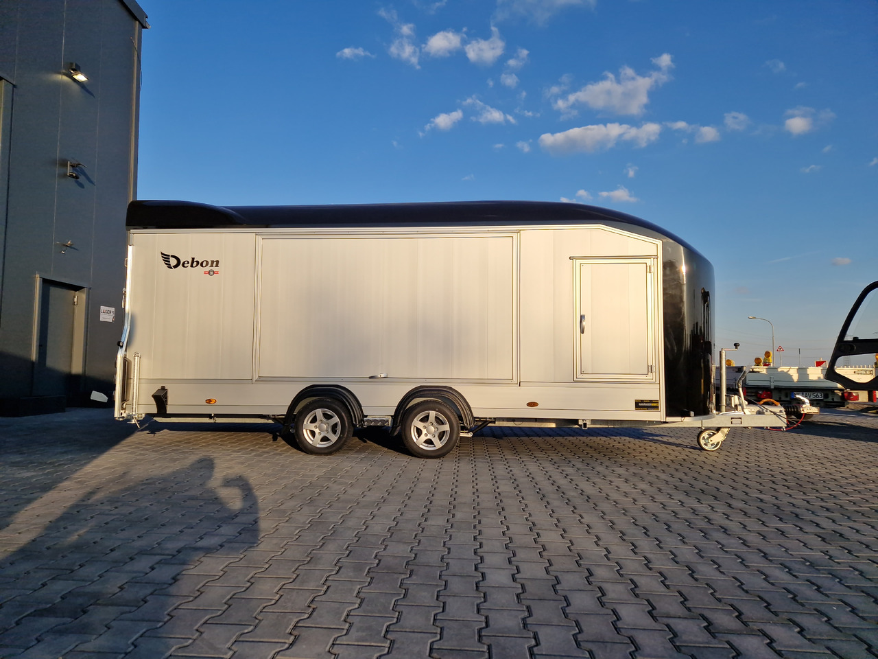 Vending trailer Cargo Roadster 2000 550x220x204cm Poly black Car Pullman 3500kg Edition Vollausstattung: picture 14