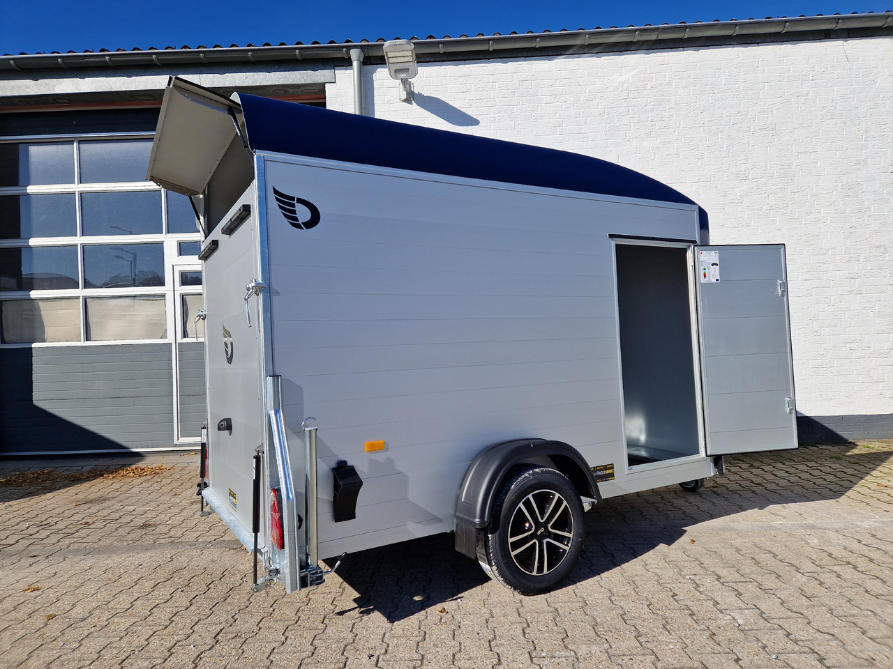 Cargo Roadster 300 300x150x184cm Alu Poly royal blau Alufelgen darkline Pullman 1300kg 100km/H - Closed box trailer: picture 5 Cargo Roadster 300 300x150x184cm Alu Poly royal blau Alufelgen darkline Pullman 1300kg 100km/H - Closed box trailer: picture 5