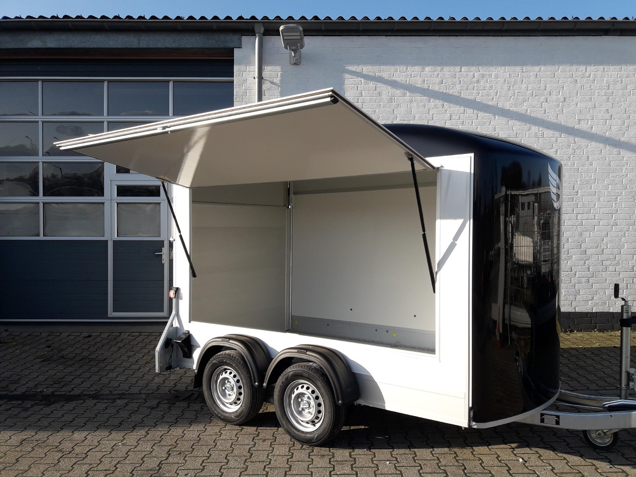 Cargo Roadster 500 312x167x199cm Sandwich Poly schwarz Seitenklappe Seitentür Pullman 100 km/H - Vending trailer: picture 5 Cargo Roadster 500 312x167x199cm Sandwich Poly schwarz Seitenklappe Seitentür Pullman 100 km/H - Vending trailer: picture 5