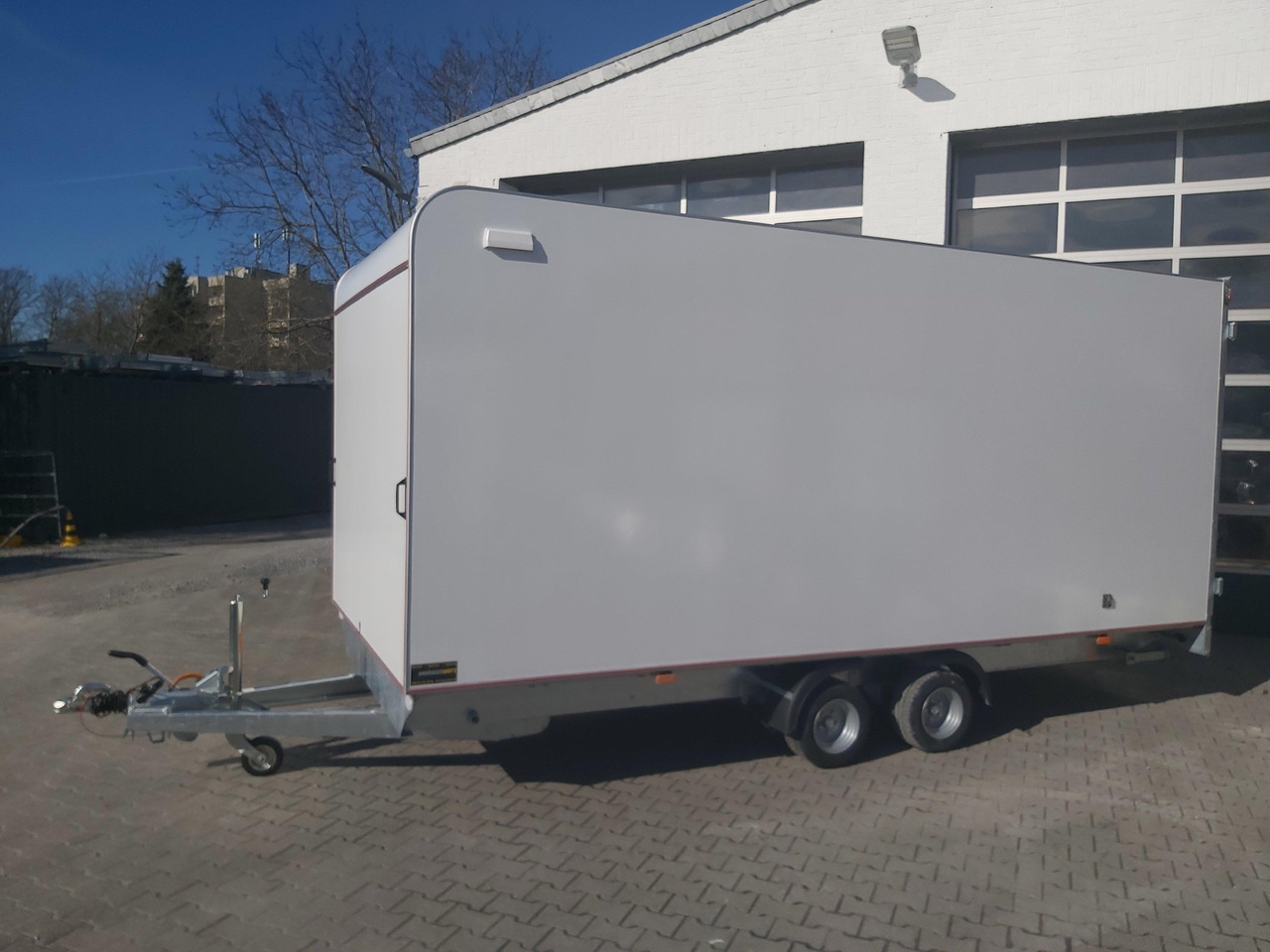 Hochlader Koffer TFSP 500T.00 500x220x210cm aero Zurrsystem 10 Zoll (XXL) 100km/H 2700kg - Closed box trailer: picture 1 Hochlader Koffer TFSP 500T.00 500x220x210cm aero Zurrsystem 10 Zoll (XXL) 100km/H 2700kg - Closed box trailer: picture 1