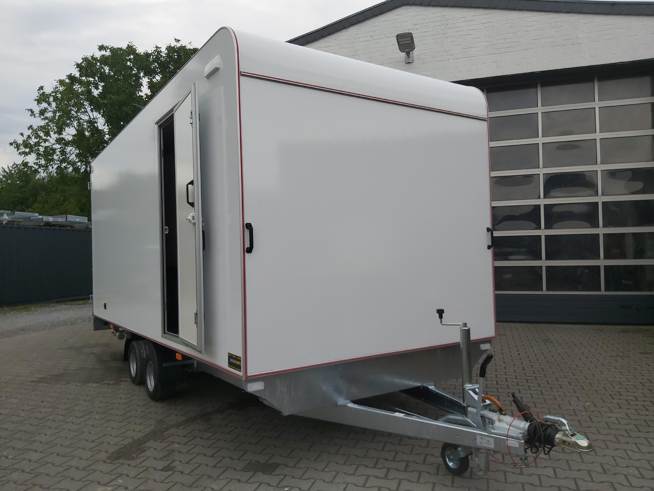 Hochlader Koffer TFSP 500T.00 500x220x210cm aero Zurrsytem Seitentür 10" (XXL) 100km/H 3000kg - Closed box trailer: picture 2 Hochlader Koffer TFSP 500T.00 500x220x210cm aero Zurrsytem Seitentür 10" (XXL) 100km/H 3000kg - Closed box trailer: picture 2