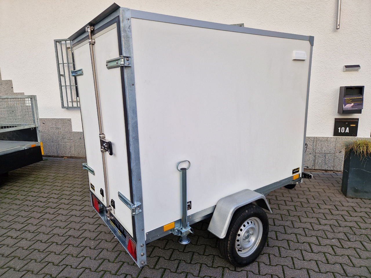 Closed box trailer Kargo F7520D 204x114x150cm Zurrsystem (XS) 750kg 100km/H Modell 2024: picture 6