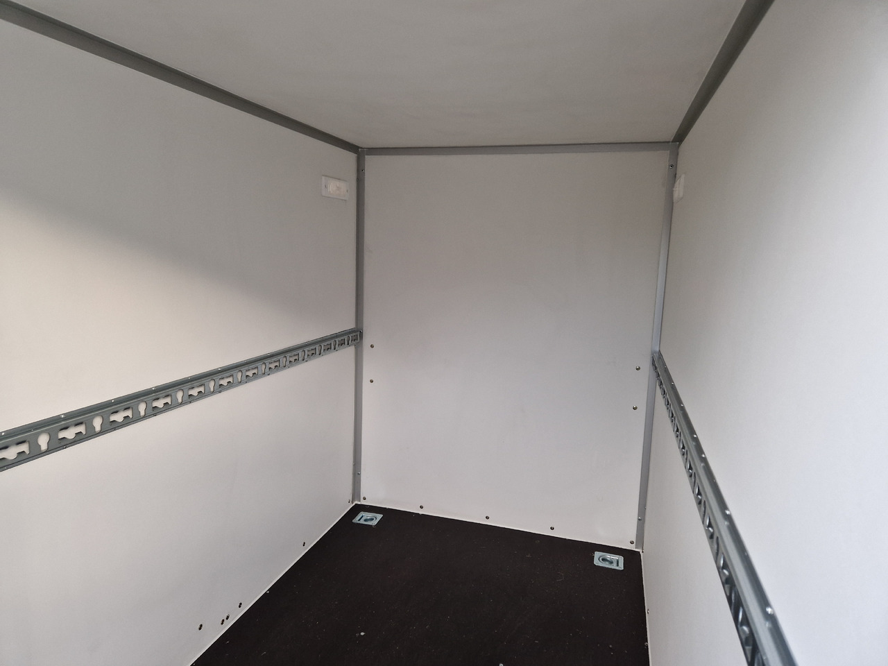 Closed box trailer Kargo F7520D 204x114x150cm Zurrsystem (XS) 750kg 100km/H Modell 2024: picture 7