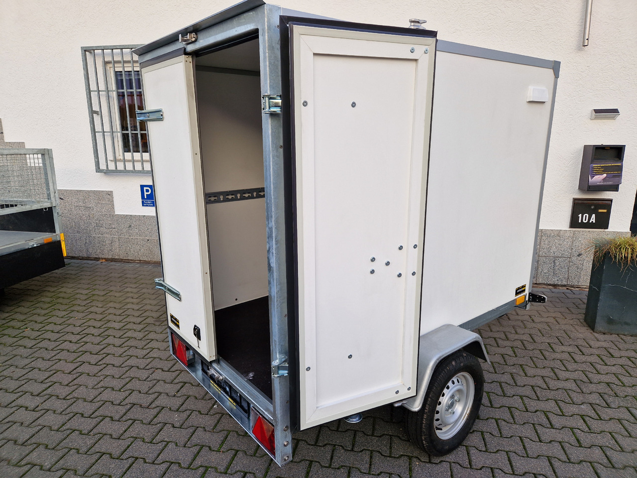 Closed box trailer Kargo F7520D 204x114x150cm Zurrsystem (XS) 750kg 100km/H Modell 2024: picture 9