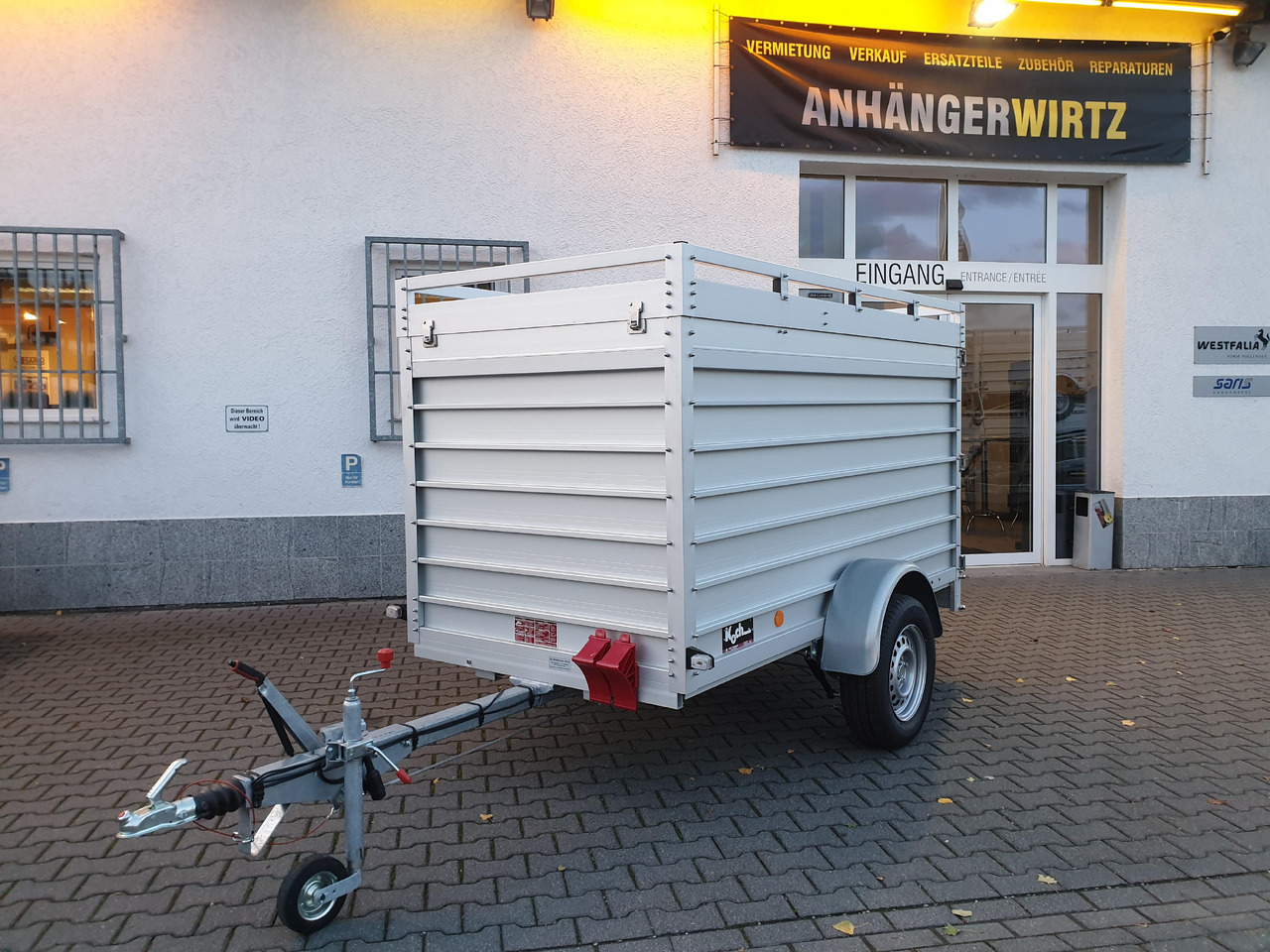 PKW Anhänger Koch Aluline 4.13 Deckel Hecktür Aluboden DV 250x125x125cm 1300kg 100 km/H Modell 23 - Closed box trailer: picture 1 PKW Anhänger Koch Aluline 4.13 Deckel Hecktür Aluboden DV 250x125x125cm 1300kg 100 km/H Modell 23 - Closed box trailer: picture 1