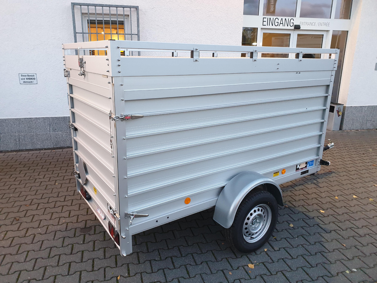 PKW Anhänger Koch Aluline 4.13 Deckel Hecktür Aluboden DV 250x125x125cm 1300kg 100 km/H Modell 23 - Closed box trailer: picture 2 PKW Anhänger Koch Aluline 4.13 Deckel Hecktür Aluboden DV 250x125x125cm 1300kg 100 km/H Modell 23 - Closed box trailer: picture 2