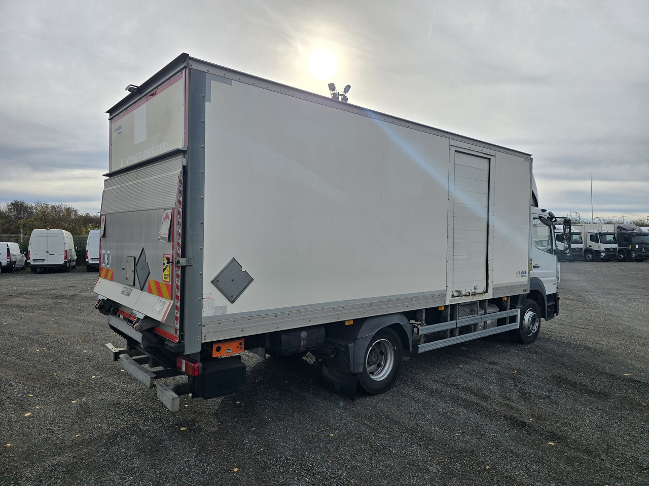 MERCEDES-BENZ Atego 1218 - Box - LIFT - SIDE DOOR - ADR - Box truck: picture 4 MERCEDES-BENZ Atego 1218 - Box - LIFT - SIDE DOOR - ADR - Box truck: picture 4