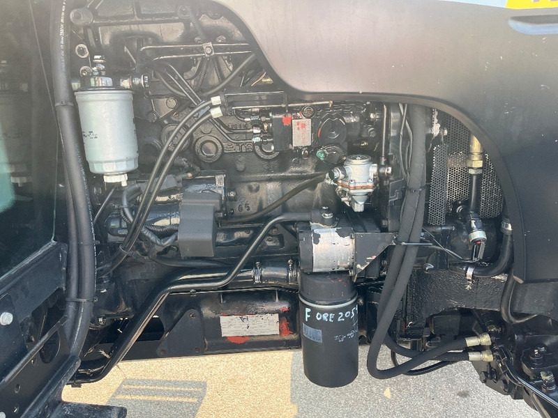 Farm tractor New Holland TD 90 D: picture 11