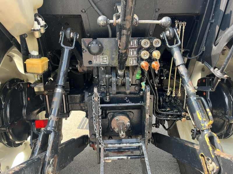 Farm tractor New Holland TD 90 D: picture 14