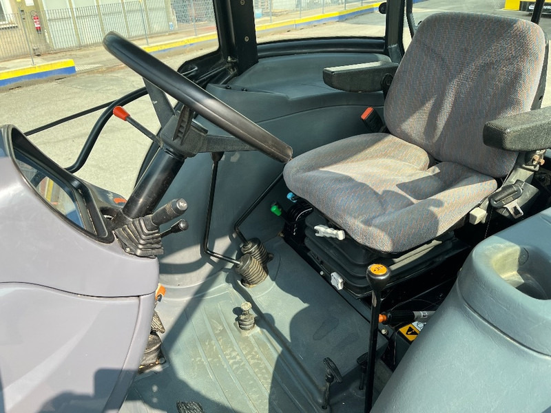 Farm tractor New Holland TD 90 D: picture 15