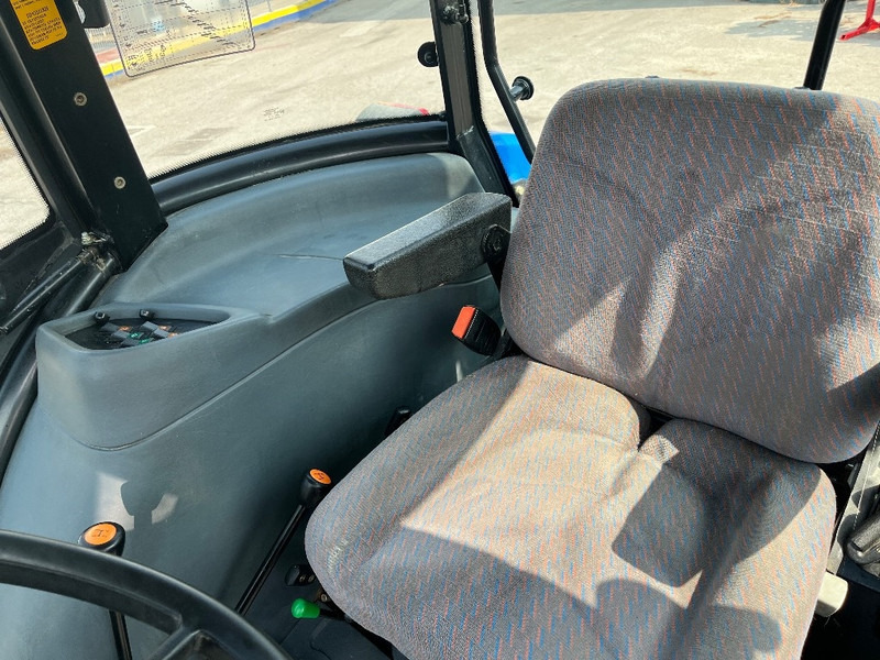 Farm tractor New Holland TD 90 D: picture 16