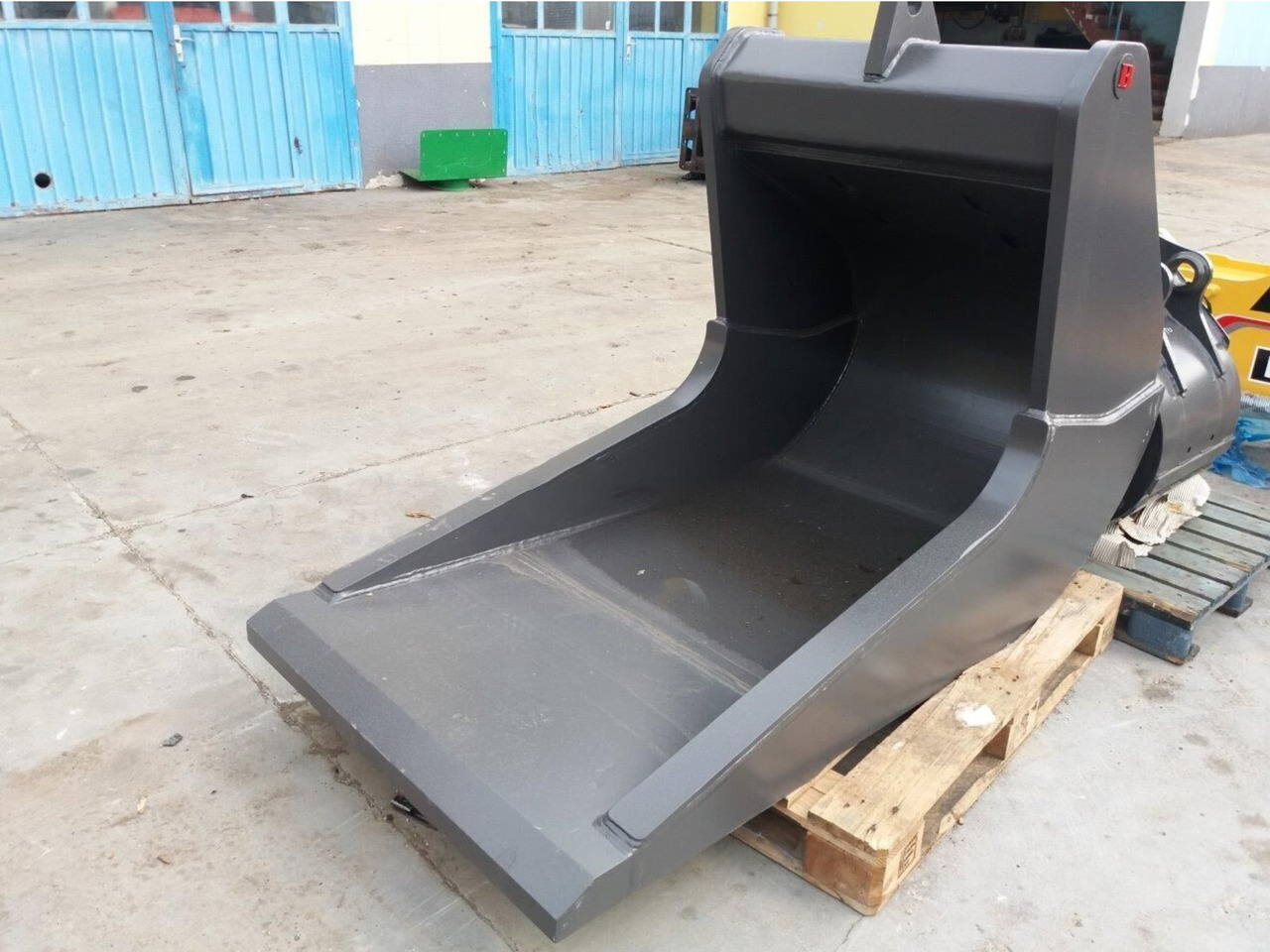 BALAVTO quarry bucket 1000 mm - Excavator bucket for Construction machinery: picture 3 BALAVTO quarry bucket 1000 mm - Excavator bucket for Construction machinery: picture 3