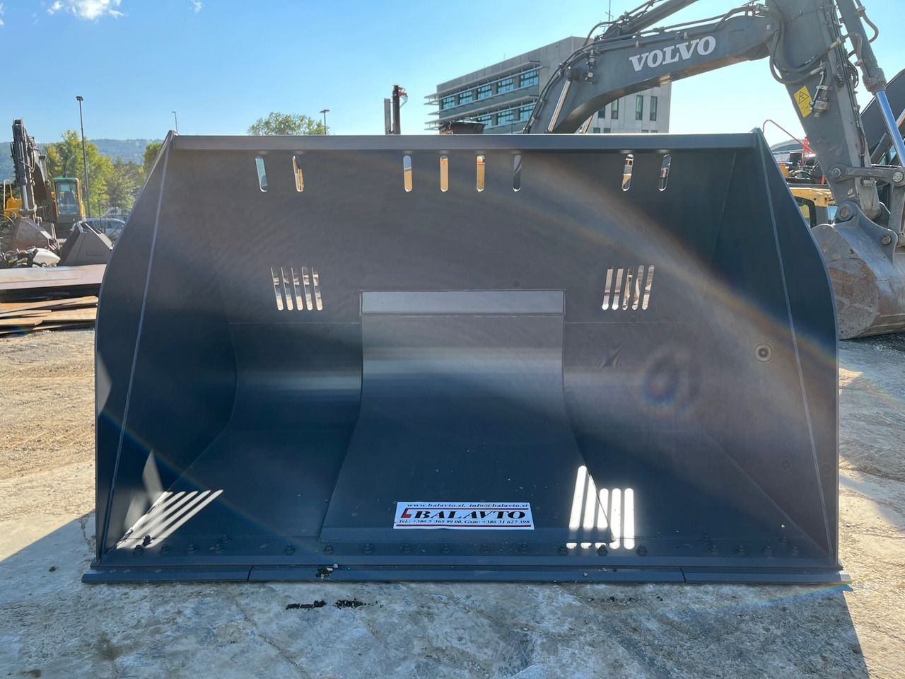 Balavto Loader bucket 3000 mm - Loader bucket: picture 1 Balavto Loader bucket 3000 mm - Loader bucket: picture 1