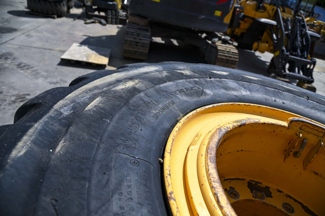 Leasing of Bridgestone tires 30/65R25 with rims Bridgestone tires 30/65R25 with rims: picture 20 Leasing of Bridgestone tires 30/65R25 with rims Bridgestone tires 30/65R25 with rims: picture 20