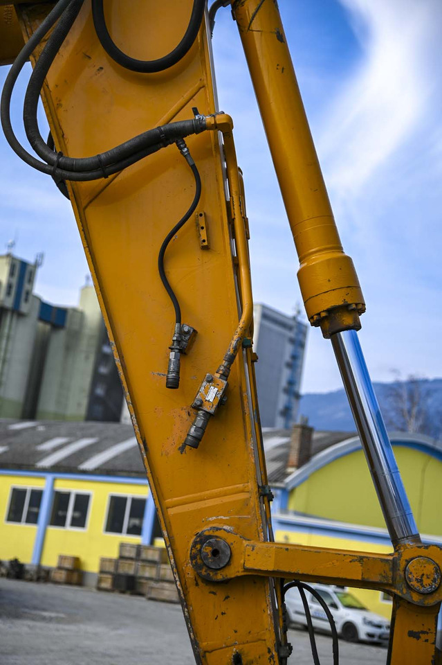 Crawler excavator CASE CX240B: picture 13