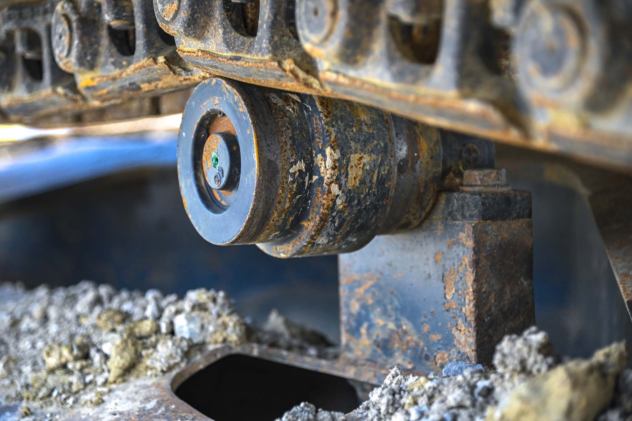 Crawler excavator CASE CX240B: picture 31