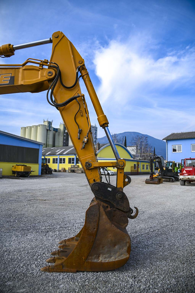 Crawler excavator CASE CX240B: picture 12