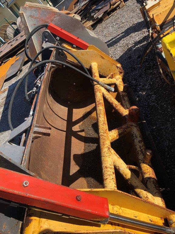 Front loader bucket with closure 2300 mm Volvo - Loader bucket for Wheel loader: picture 1 Front loader bucket with closure 2300 mm Volvo - Loader bucket for Wheel loader: picture 1