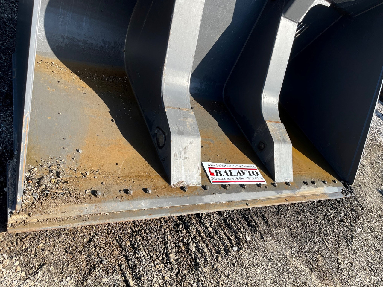 Loader bucket 3200 mm - Loader bucket: picture 4 Loader bucket 3200 mm - Loader bucket: picture 4