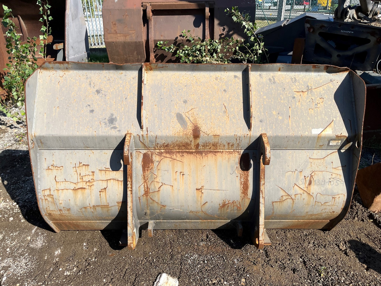 - Loader bucket: picture 5 - Loader bucket: picture 5