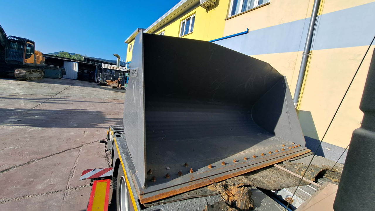 VOLVO 2500 mm for 12-15 ton wheel loaders - Loader bucket: picture 1 VOLVO 2500 mm for 12-15 ton wheel loaders - Loader bucket: picture 1