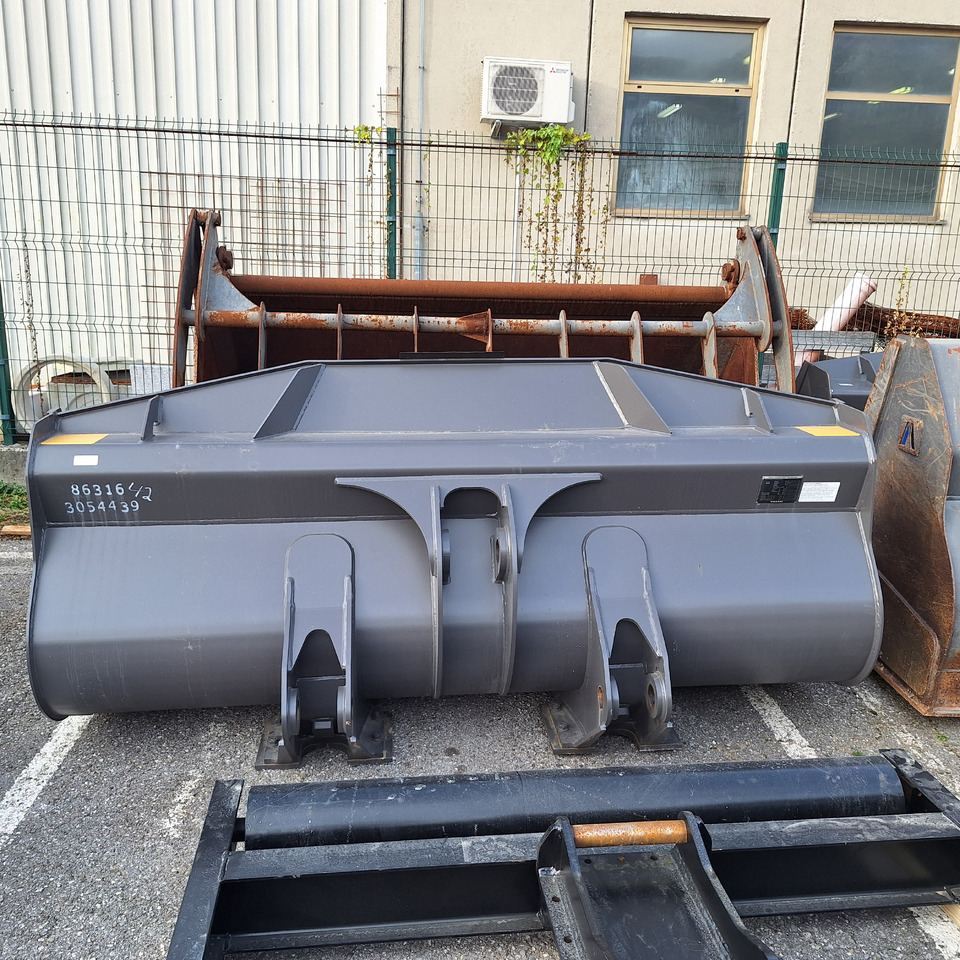 VOLVO 2880 mm for 18-22 ton wheel loaders - Loader bucket for Construction machinery: picture 5 VOLVO 2880 mm for 18-22 ton wheel loaders - Loader bucket for Construction machinery: picture 5