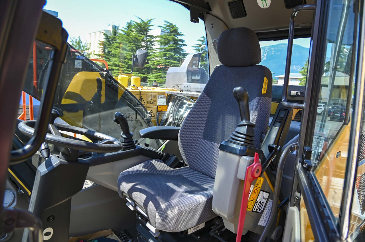 Wheel excavator VOLVO EWR150E: picture 46