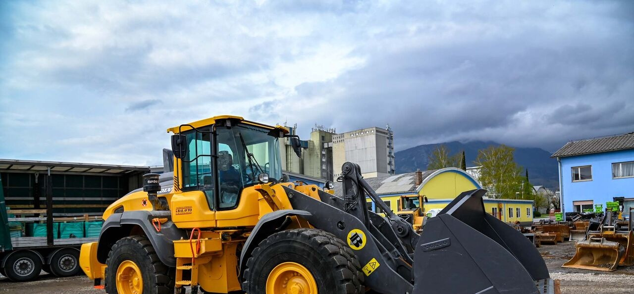 Volvo L120H - Wheel loader: picture 5 Volvo L120H - Wheel loader: picture 5