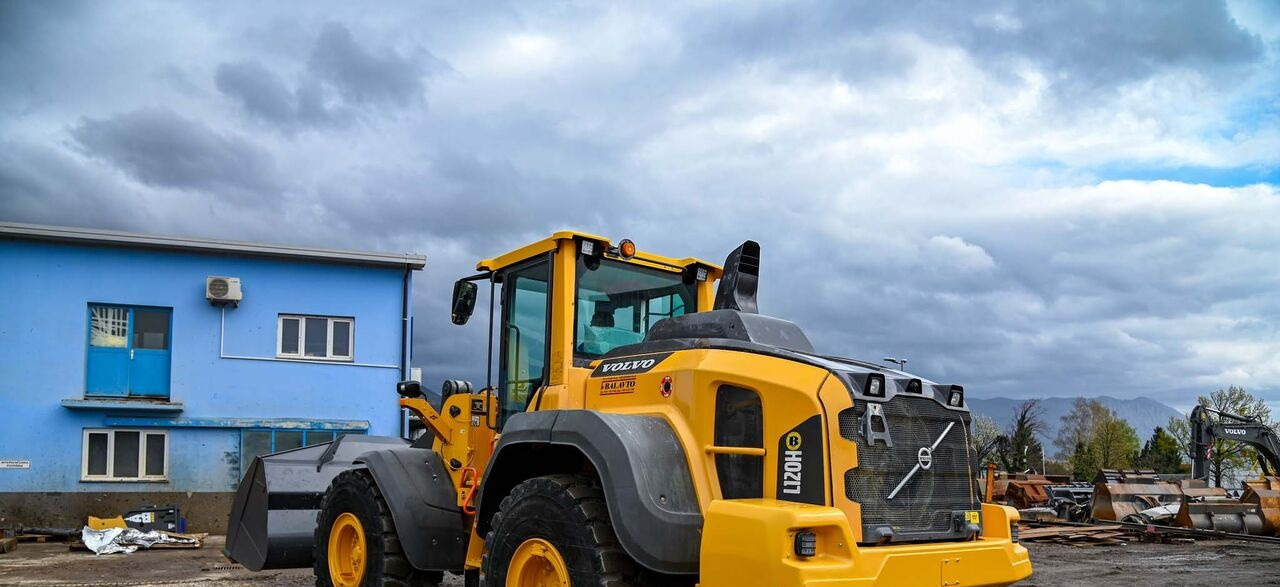 Volvo L120H - Wheel loader: picture 3 Volvo L120H - Wheel loader: picture 3