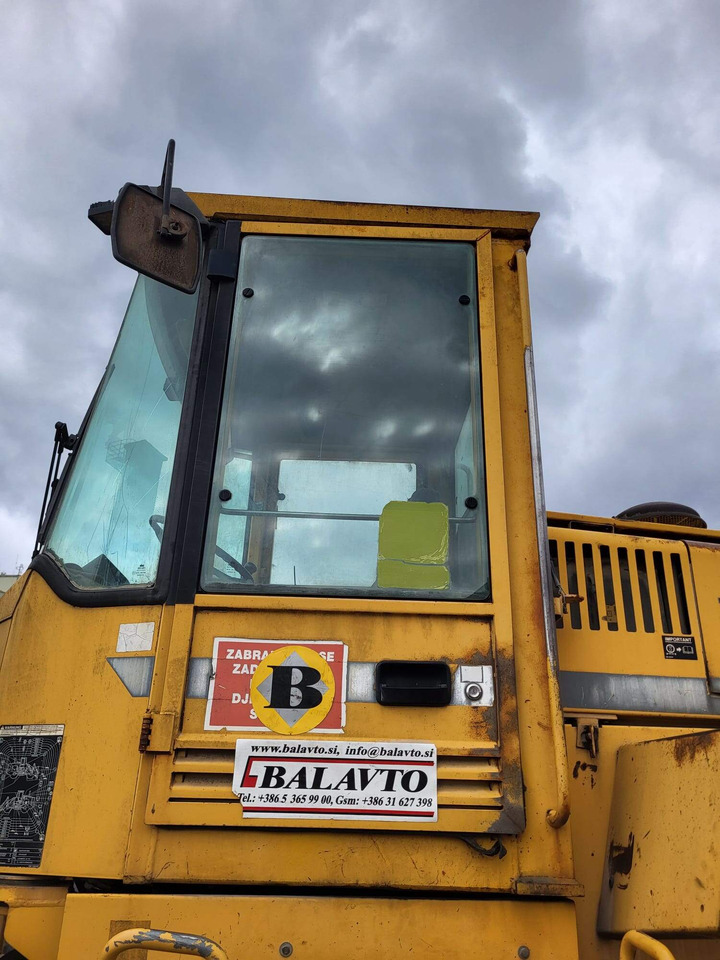 Volvo door - Door and parts for Loader: picture 1 Volvo door - Door and parts for Loader: picture 1