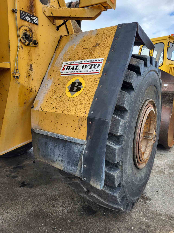 Volvo front fenders - Fender for Loader: picture 1 Volvo front fenders - Fender for Loader: picture 1