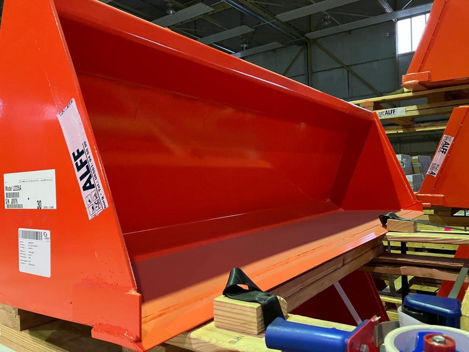 Schaufel Skid Steer 1,80m für Bobcat, Kubota, Solis, Branson - Loader bucket: picture 1 Schaufel Skid Steer 1,80m für Bobcat, Kubota, Solis, Branson - Loader bucket: picture 1