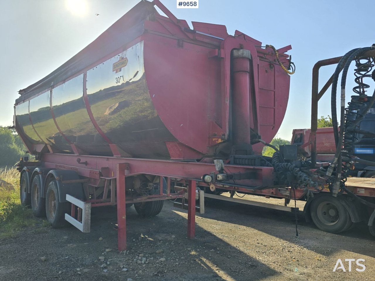 Asphalt trailer Parator STI 17-24 - Tipper semi-trailer, Asphalt machine: picture 2 Asphalt trailer Parator STI 17-24 - Tipper semi-trailer, Asphalt machine: picture 2