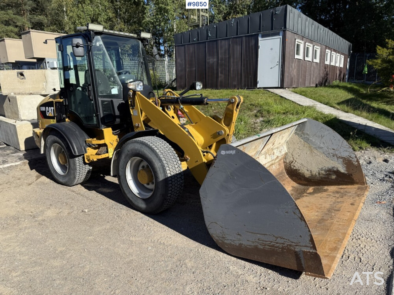CAT 908M Wheel loader with Gears - Wheel loader: picture 2 CAT 908M Wheel loader with Gears - Wheel loader: picture 2