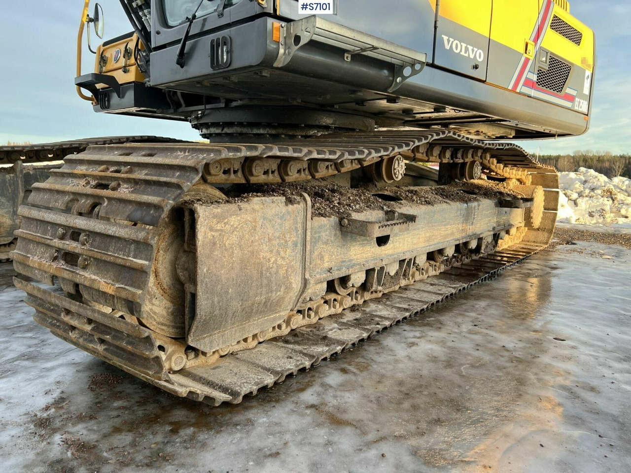 Excavator Volvo EC250DL - Crawler excavator: picture 5 Excavator Volvo EC250DL - Crawler excavator: picture 5