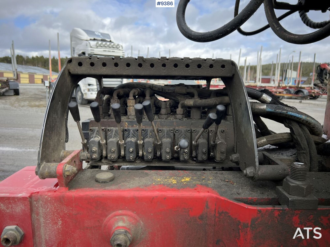 HIAB LOGLIFT F108 ST 96 Timber crane / logging crane - Loader crane: picture 5 HIAB LOGLIFT F108 ST 96 Timber crane / logging crane - Loader crane: picture 5