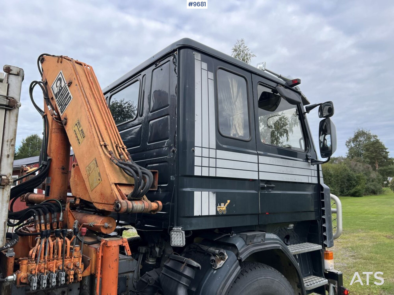 Scania R93 HL 6X2 with Hiab crane and plow mount - Dropside/ Flatbed truck, Crane truck: picture 4 Scania R93 HL 6X2 with Hiab crane and plow mount - Dropside/ Flatbed truck, Crane truck: picture 4