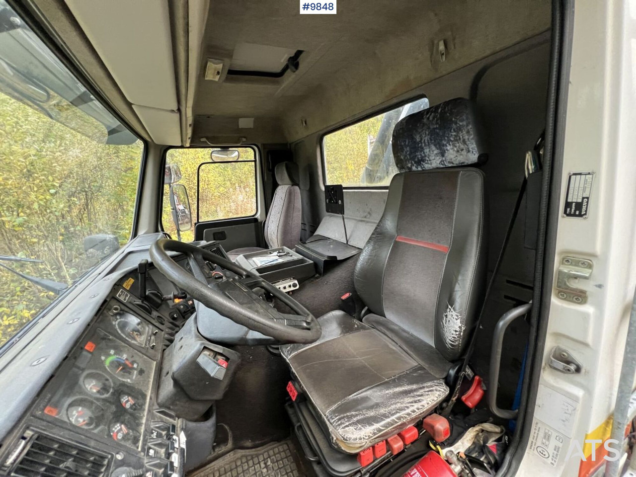 Tipper VOLVO FL7 4X2 Crane truck/Dump truck with Hiab071 crane: picture 7