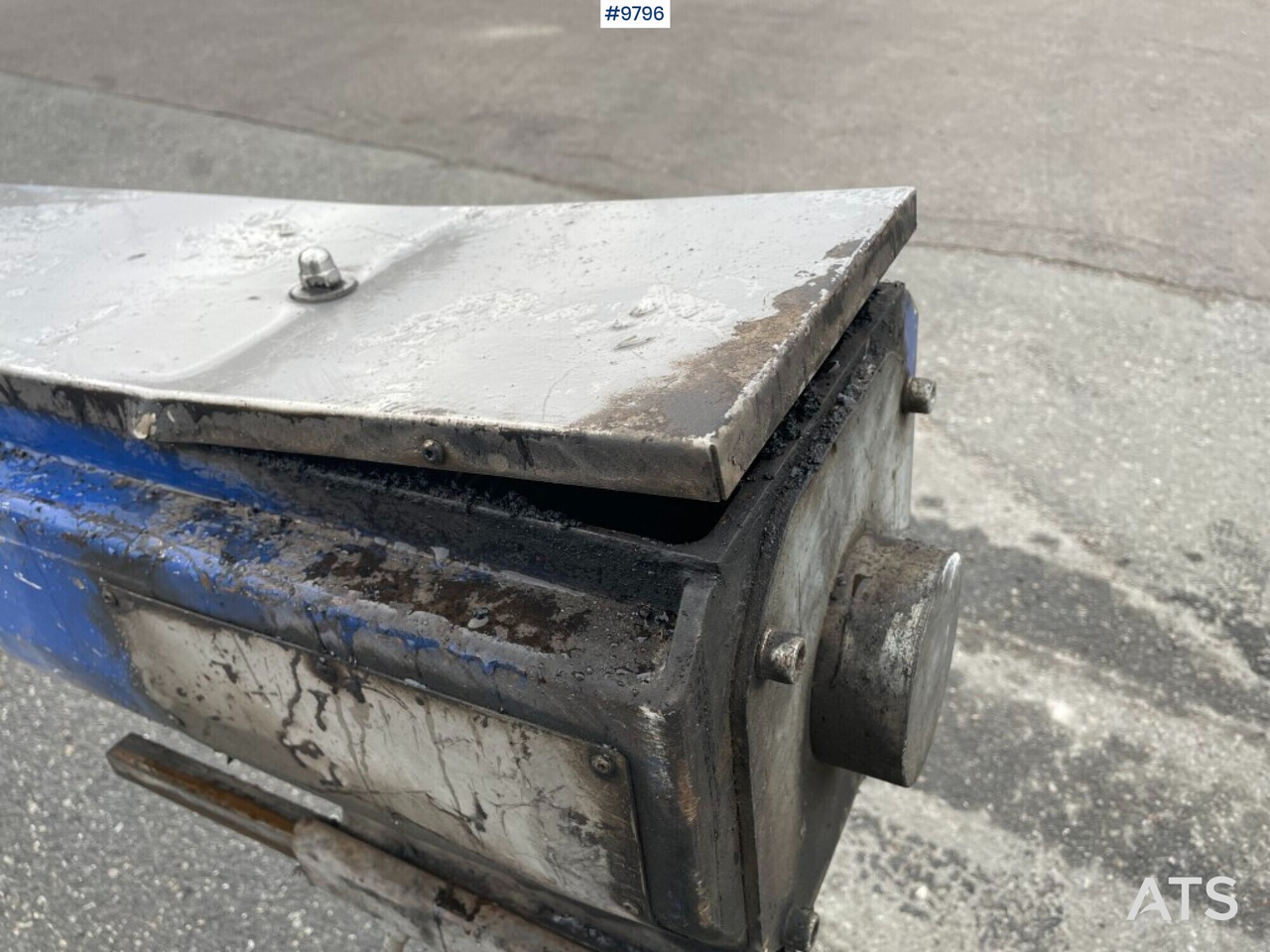 Tipper Volvo FM 370 6x2 Spreader truck: picture 20
