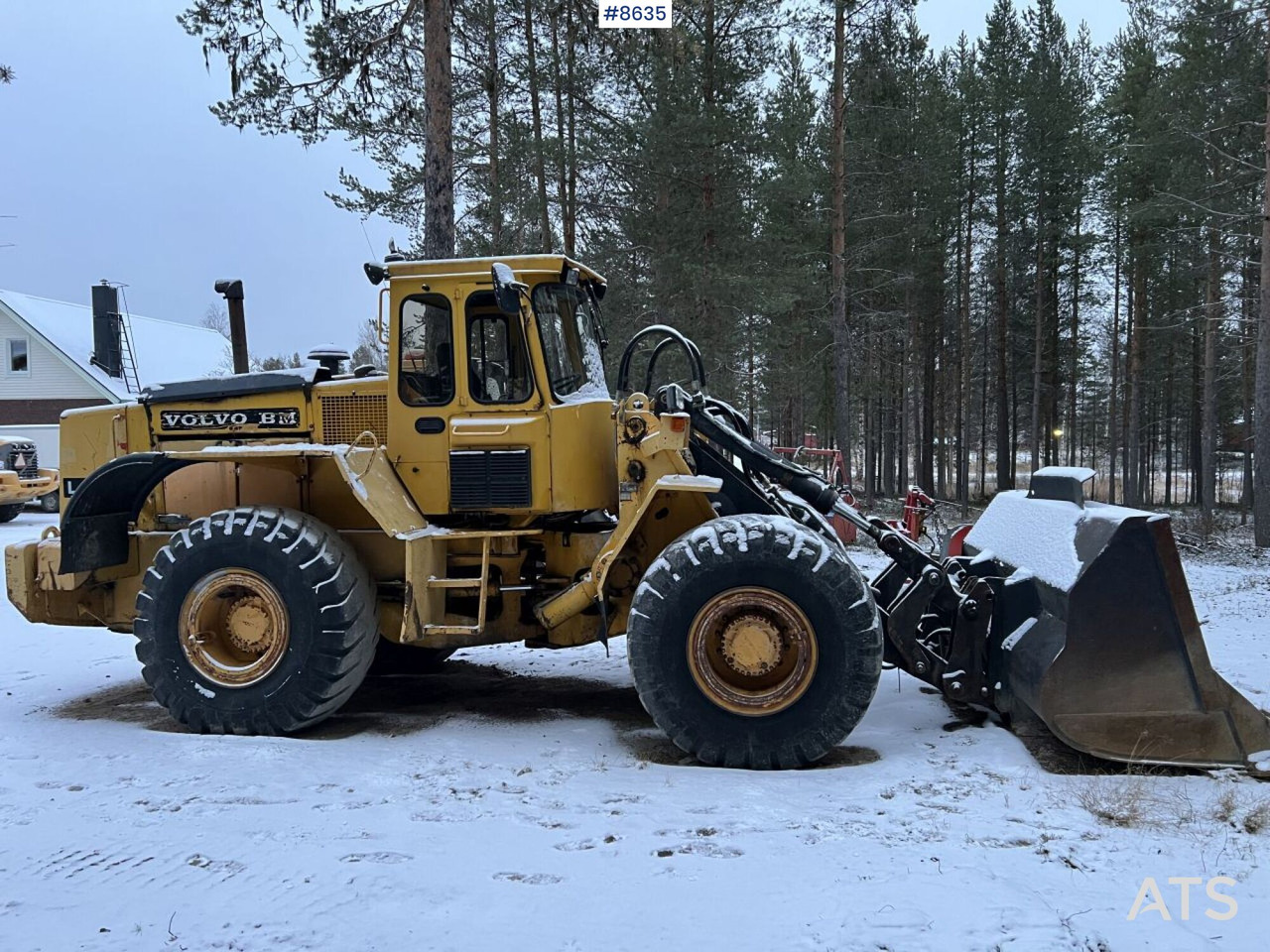 Wheel Loader Volvo BM L120 with bucket - Wheel loader: picture 1 Wheel Loader Volvo BM L120 with bucket - Wheel loader: picture 1