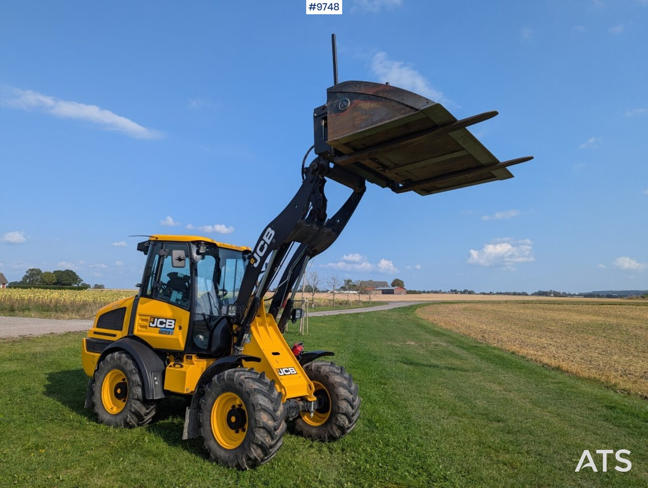 Wheel loader JCB 409 Stage V Nordic Edition 40km/h with attachments - Wheel loader: picture 2 Wheel loader JCB 409 Stage V Nordic Edition 40km/h with attachments - Wheel loader: picture 2