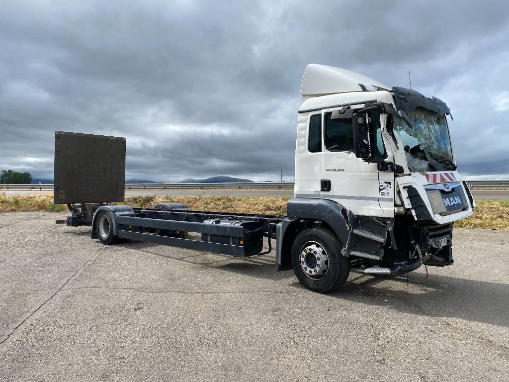MAN TGS 18.320 *VENDU SANS MOTEUR NI BOITE DE VITESSE* - Cab chassis truck: picture 3 MAN TGS 18.320 *VENDU SANS MOTEUR NI BOITE DE VITESSE* - Cab chassis truck: picture 3