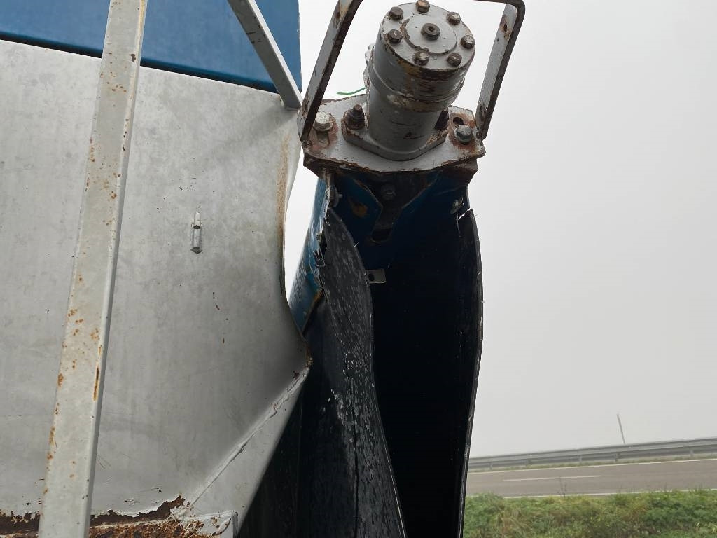 Fertilizer spreader MDM RE 813 Origine Française endommagé: picture 12 Fertilizer spreader MDM RE 813 Origine Française endommagé: picture 12