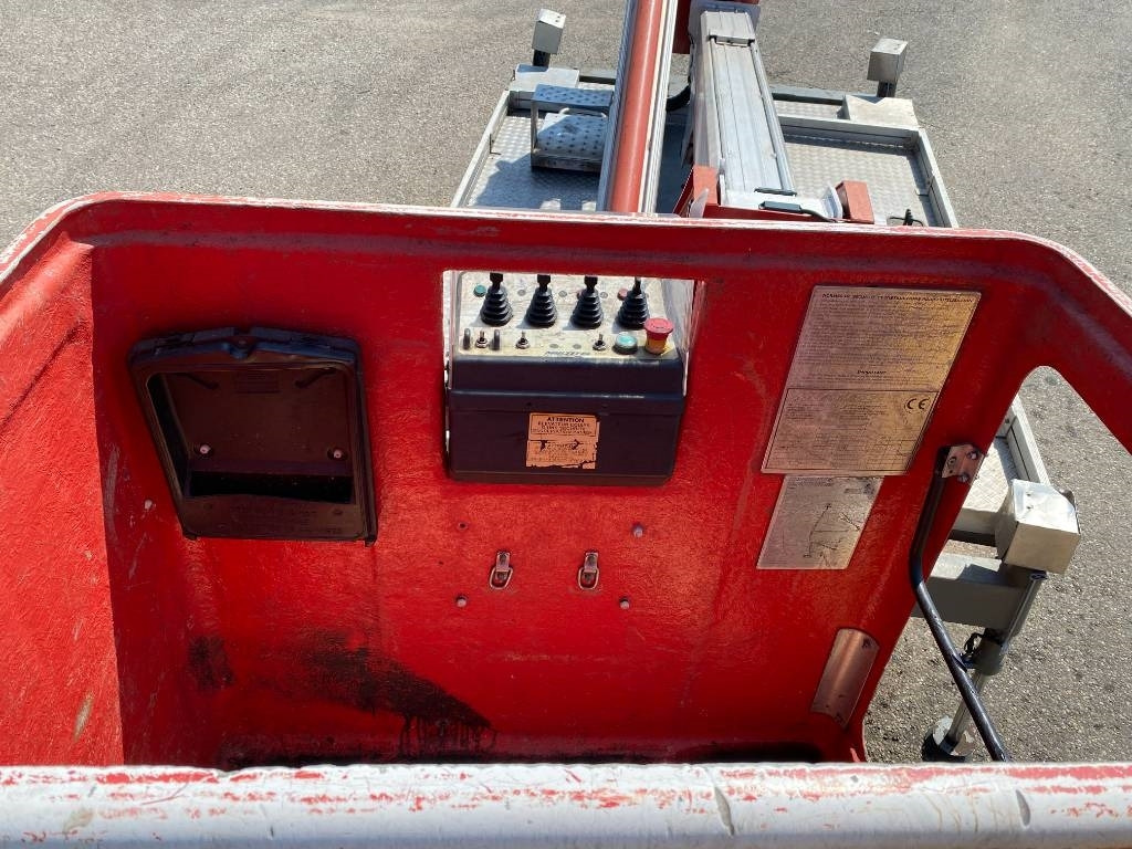 Truck mounted aerial platform Multitel Nacelle Multitel MX 200 A réviser: picture 36 Truck mounted aerial platform Multitel Nacelle Multitel MX 200 A réviser: picture 36