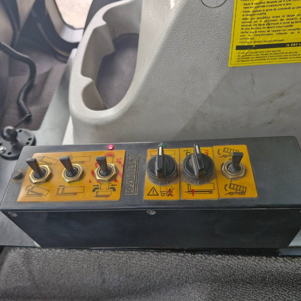 Hook lift truck Renault D Wide 380: picture 13 Hook lift truck Renault D Wide 380: picture 13