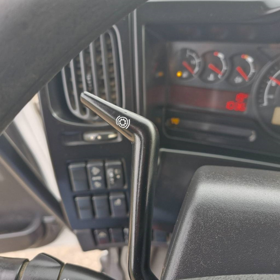 Hook lift truck Renault D Wide 380: picture 15 Hook lift truck Renault D Wide 380: picture 15