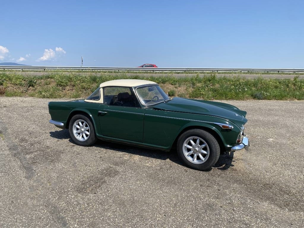 Triumph TR4-A + Hard Top / OldTimer endommagé  - Convertible: picture 3 Triumph TR4-A + Hard Top / OldTimer endommagé  - Convertible: picture 3