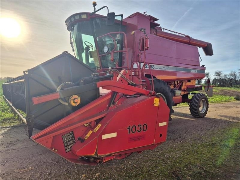 Case IH AXIAL-FLOW 2388 - Combine harvester: picture 1 Case IH AXIAL-FLOW 2388 - Combine harvester: picture 1