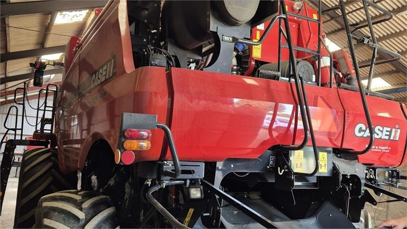 Case IH Axial Flow 6140 Axial Flow 6140 X-flow - Combine harvester: picture 5 Case IH Axial Flow 6140 Axial Flow 6140 X-flow - Combine harvester: picture 5