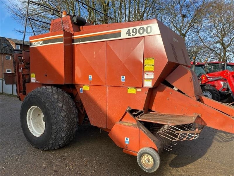 Hesston 4900 - Square baler: picture 1 Hesston 4900 - Square baler: picture 1